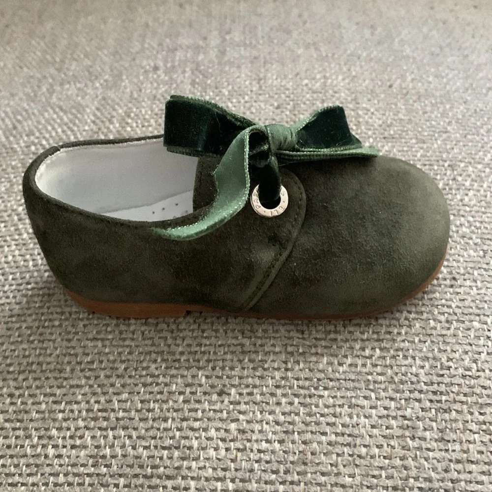 Leather shoes size 4